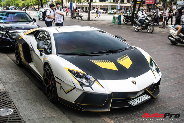 Bộ ba Lamborghini hàng độc tại Việt Nam khuấy động đường phố Sài Gòn cuối tuần - Ảnh 4.