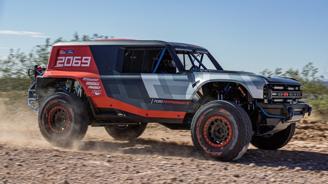 Ford manh động bất ngờ với Bronco R Prototype siêu dữ dằn