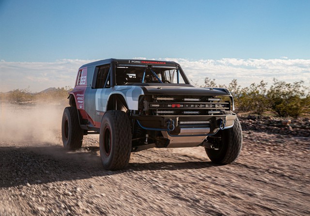 Ford manh động bất ngờ với Bronco R Prototype siêu dữ dằn - Ảnh 4. Ford manh động bất ngờ với Bronco R Prototype siêu dữ dằn - Ảnh 4.