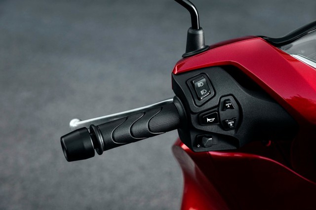 Chi tiết Honda SH 2020 vừa ra mắt: Kiểu dáng mới, nhiều công nghệ, động cơ mạnh hơn - Ảnh 7.