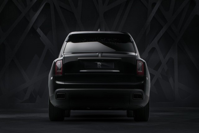 Rolls-Royce Cullinan Black Badge trình làng, tham vọng nhấm chìm Bentley Bentayga Speed - Ảnh 5. Rolls-Royce Cullinan Black Badge trình làng, tham vọng nhấm chìm Bentley Bentayga Speed - Ảnh 5.