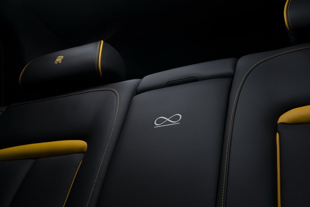 Rolls-Royce Cullinan Black Badge trình làng, tham vọng nhấm chìm Bentley Bentayga Speed - Ảnh 11. Rolls-Royce Cullinan Black Badge trình làng, tham vọng nhấm chìm Bentley Bentayga Speed - Ảnh 11.