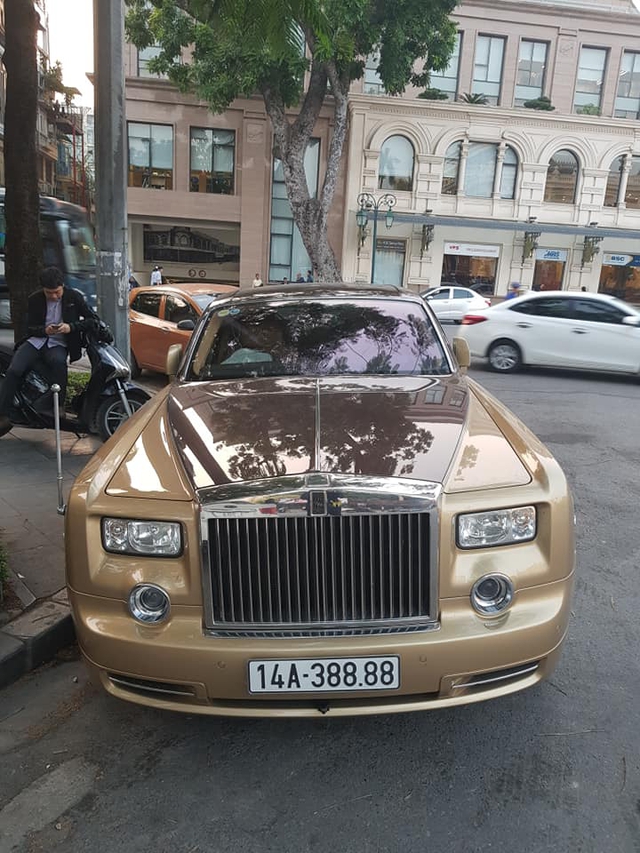 Rolls-Royce Phantom màu độc, biển tứ quý 8 của đại gia Quảng Ninh bất ngờ xuất hiện tại Hà Nội - Ảnh 1.