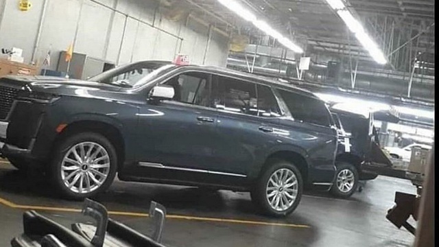 Lộ nội, ngoại thất 'khủng long' Cadillac Escalade mới đối đầu Mercedes-Benz GLS