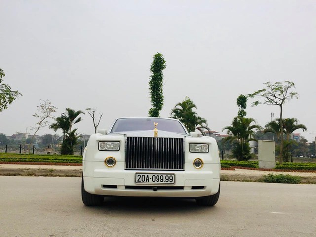 Loat Rolls-Royce cu bien sieu dep rao ban gia khung