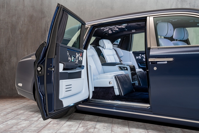 The Rose Phantom - Siêu phẩm Rolls-Royce với kỷ lục 1 triệu đường chỉ khâu cho vườn hoa trong xe - Ảnh 3.