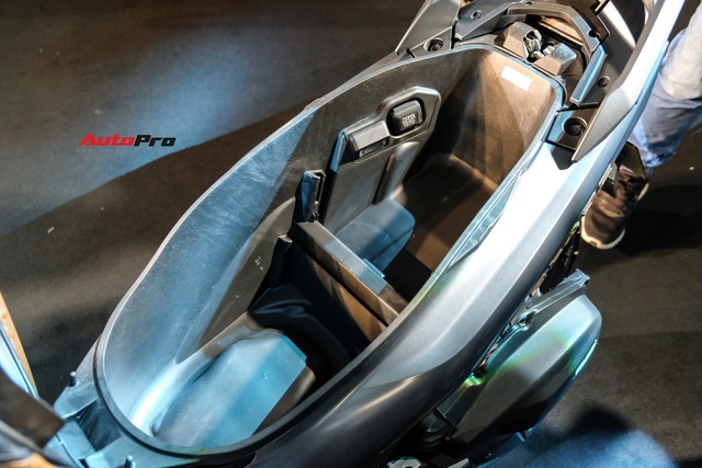 Chi tiết Honda Air Blade 2020: Thiết kế, giá bán gây tranh cãi nhưng công nghệ khó chê - Ảnh 10.
