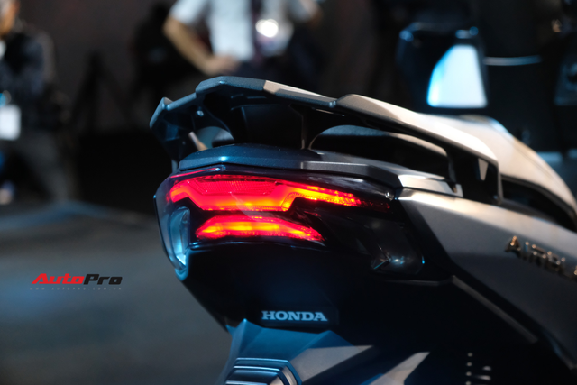 Chi tiết Honda Air Blade 2020: Thiết kế, giá bán gây tranh cãi nhưng công nghệ khó chê - Ảnh 7.