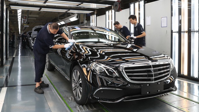 Các hãng xe Trung Quốc nhăm nhe nuốt phần lớn cổ phần của hãng mẹ Mercedes-Benz