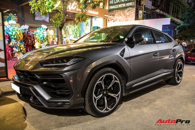 Trưởng đoàn Car Passion cùng dàn siêu xe khai trương nhà hàng của Cường Đô-la tại Đà Nẵng - Ảnh 6. Trưởng đoàn Car Passion cùng dàn siêu xe khai trương nhà hàng của Cường Đô-la tại Đà Nẵng - Ảnh 6.