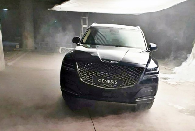 Lộ ảnh thực tế nội, ngoại thất Genesis GV80: SUV hạng sang Hàn Quốc đấu Mercedes-Benz GLE, BMW X5 - Ảnh 2.