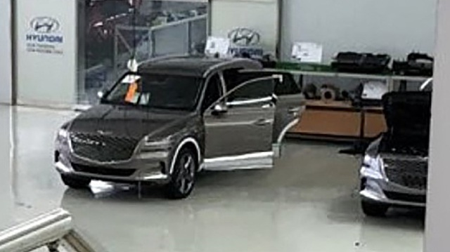 Lộ ảnh thực tế nội, ngoại thất Genesis GV80: SUV hạng sang Hàn Quốc đấu Mercedes-Benz GLE, BMW X5