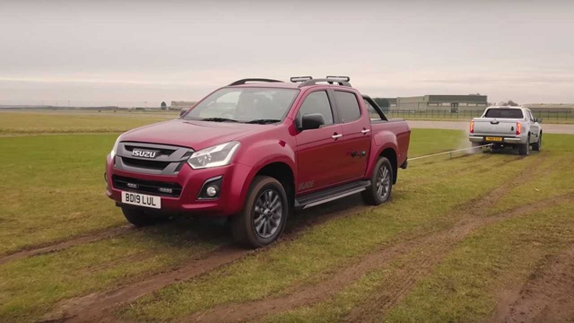 Mercedes-Benz X-Class, Isuzu D-Max cùng Toyota Hilux thi kéo co và kết quả bất ngờ