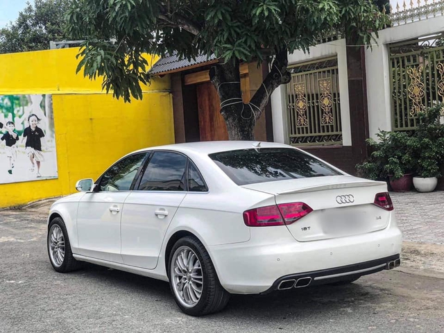 Chi tiền độ bắt mắt, chủ nhân Audi A4 vẫn bán xe với giá rẻ ngang Toyota Vios - Ảnh 2. Chi tiền độ bắt mắt, chủ nhân Audi A4 vẫn bán xe với giá rẻ ngang Toyota Vios - Ảnh 2.