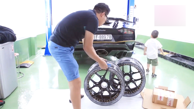 Đại gia Hoàng Kim Khánh chi hơn 200 triệu đồng để thay vó cho Lamborghini Aventador S độc nhất Việt Nam - Ảnh 1.