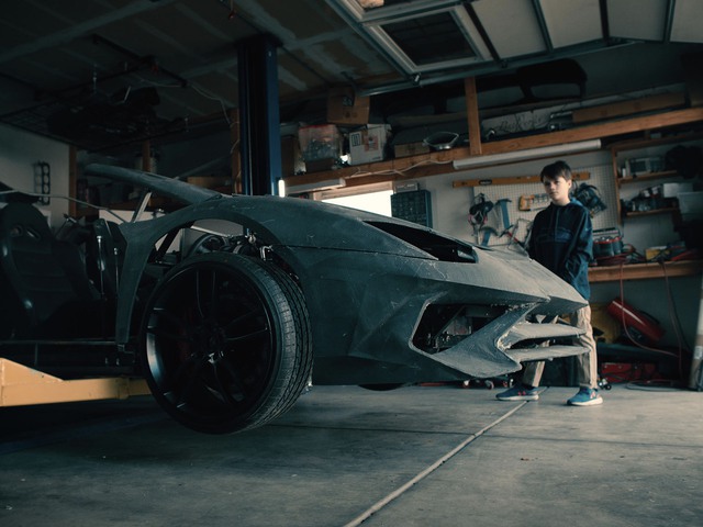 Tự chế siêu xe Lamborghini Aventador cho con bằng máy in 3D, ông bố được gửi tặng luôn một chiếc Aventador S mới cứng nhân dịp Giáng sinh - Ảnh 2.