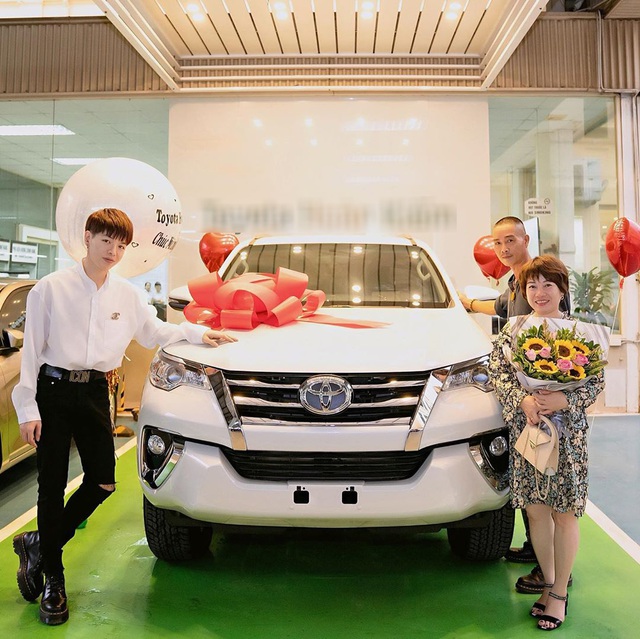 Sao Việt lũ lượt sắm xế bạc tỷ trong năm 2019: Chủ yếu là xe châu Âu với một thương hiệu áp đảo - Ảnh 16. Sao Việt lũ lượt sắm xế bạc tỷ trong năm 2019: Chủ yếu là xe châu Âu với một thương hiệu áp đảo - Ảnh 16.