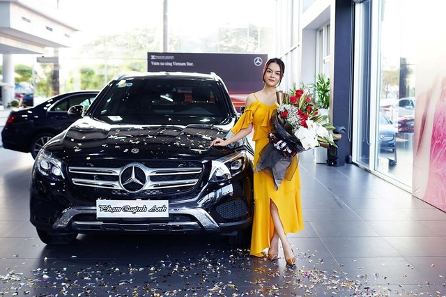 Sao Việt lũ lượt sắm xế bạc tỷ trong năm 2019: Chủ yếu là xe châu Âu với một thương hiệu áp đảo - Ảnh 10. Sao Việt lũ lượt sắm xế bạc tỷ trong năm 2019: Chủ yếu là xe châu Âu với một thương hiệu áp đảo - Ảnh 10.