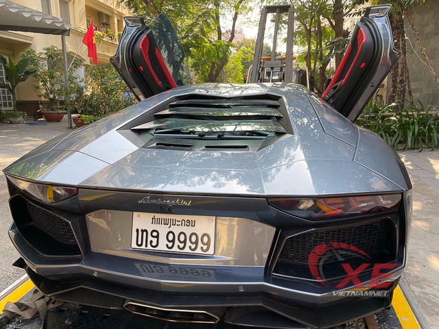 Phát đạt ở Lào, đại gia Việt mang siêu xe Lamborghini Aventador về quê ăn Tết - Ảnh 3.