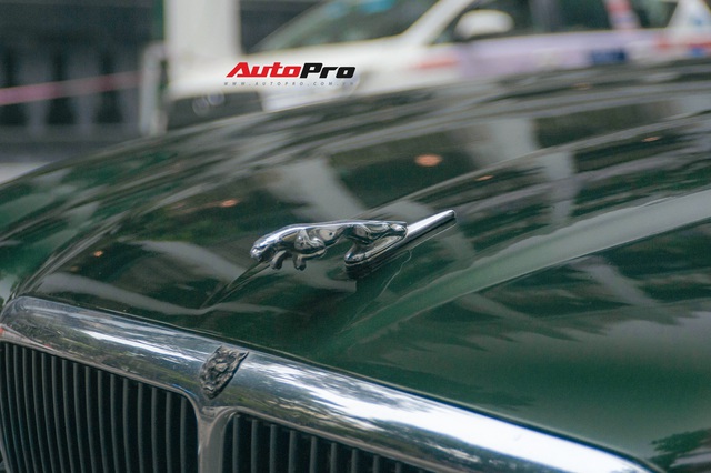 Jaguar XJ hơn 25 năm tuổi siêu hiếm xuất hiện tại Hà Nội, tình trạng xe khiến nhiều người ngạc nhiên - Ảnh 3.