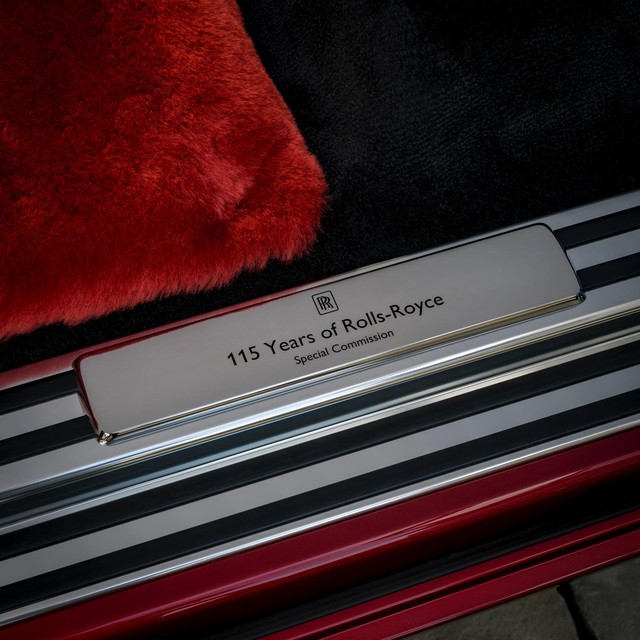 Đỉnh cao chế tác xe: Rolls-Royce Phantom rắc bụi pha lê làm sơn 5 lớp, mỗi lớp đánh bóng 5 tiếng - Ảnh 6.