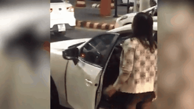 Thanh niên chen xe lên trước đón khách va chạm với nữ tài xế "cứng": "Mày chỉ đáng tuổi con cháu"