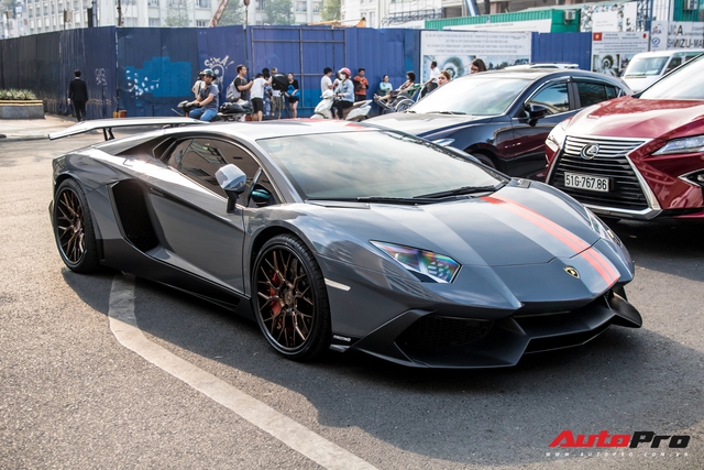 Cận cảnh lớp áo bắt trend trên chiếc Lamborghini Aventador bản độ của đại gia Bạc Liêu - Ảnh 1. Cận cảnh lớp áo bắt trend trên chiếc Lamborghini Aventador bản độ của đại gia Bạc Liêu - Ảnh 1.