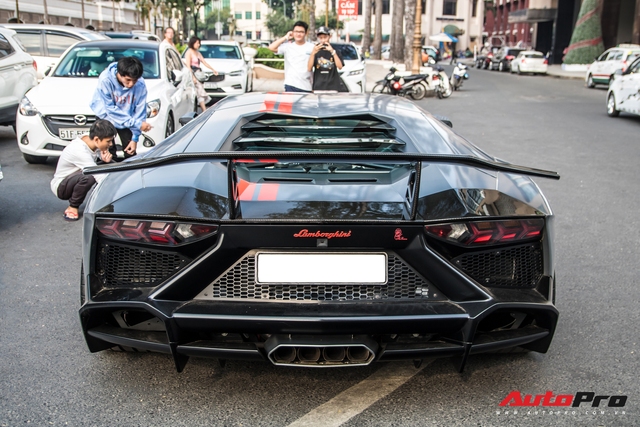 Cận cảnh lớp áo bắt trend trên chiếc Lamborghini Aventador bản độ của đại gia Bạc Liêu - Ảnh 3.