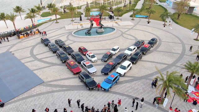 Dàn xe VinFast xếp thành hình chữ V khổng lồ - biểu tượng cho tinh thần mãnh liệt Việt Nam - Ảnh 4.