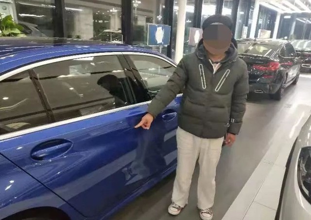 Thanh niên rạch xước xe BMW trong showroom để ép bố mua - Ảnh 1.