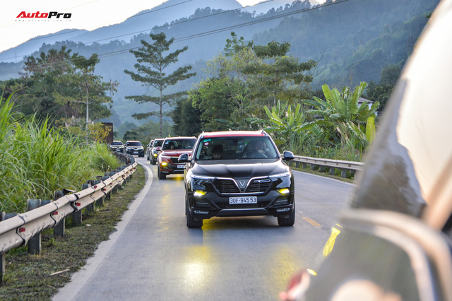 Vượt hơn 300km tới Hà Giang, dàn xe VinFast khiến ai cũng hiếu kỳ: Nhìn theo chỉ trỏ, thậm chí có người tiến lại gõ vỏ xe - Ảnh 10.