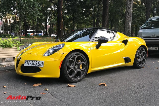 Độc nhất VN và tăng tốc ngang Ferrari nhưng Alfa Romeo 4C Launch Edition còn làm nức lòng giới mộ điệu bằng những điều này - Ảnh 1.