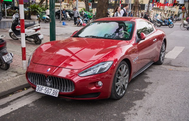 Maserati GranTurismo chính hãng đầu tiên và duy nhất tại Việt Nam có biển số siêu đẹp - Ảnh 1.