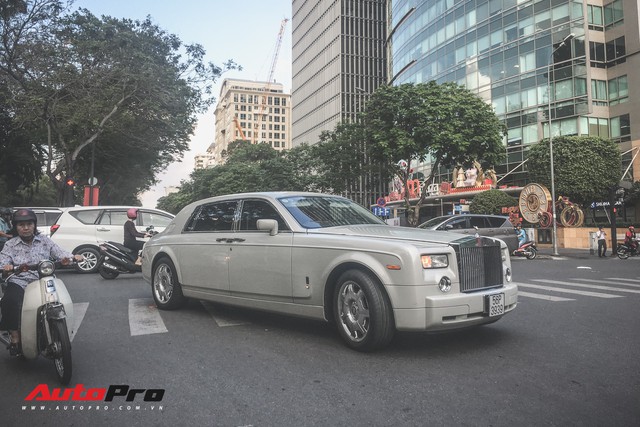Rolls-Royce Phantom trắng đeo biển cặp thần tài nhỏ của đại gia Sài Gòn - Ảnh 2.