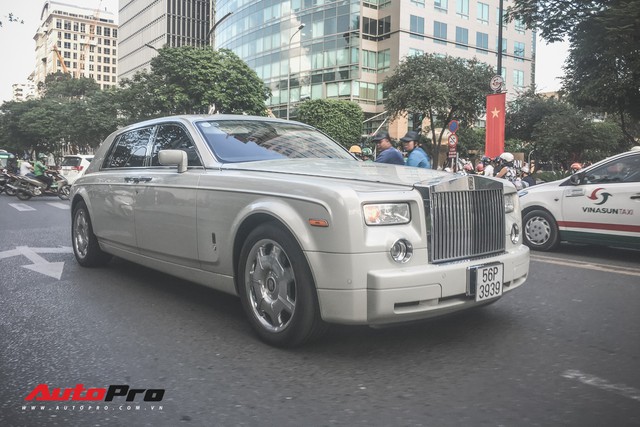 Rolls-Royce Phantom trắng đeo biển cặp thần tài nhỏ của đại gia Sài Gòn - Ảnh 3.