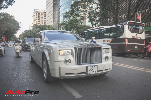 Rolls-Royce Phantom trắng đeo biển cặp thần tài nhỏ của đại gia Sài Gòn - Ảnh 4.