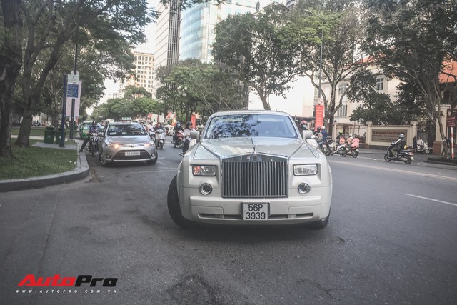Rolls-Royce Phantom trắng đeo biển cặp thần tài nhỏ của đại gia Sài Gòn - Ảnh 5.