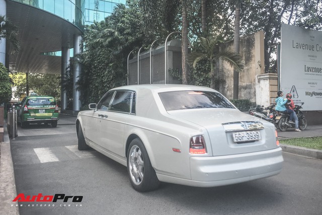 Rolls-Royce Phantom trắng đeo biển cặp thần tài nhỏ của đại gia Sài Gòn - Ảnh 6.