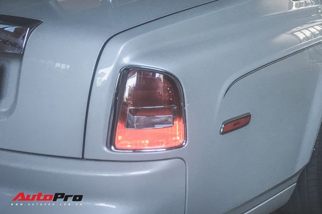 Rolls-Royce Phantom trắng đeo biển cặp thần tài nhỏ của đại gia Sài Gòn - Ảnh 10.
