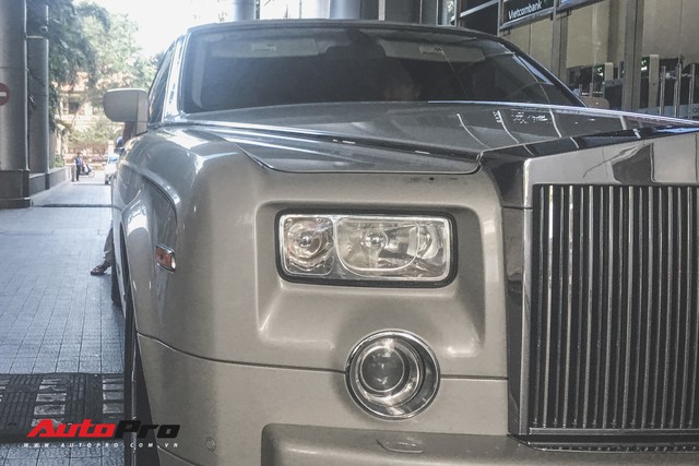Rolls-Royce Phantom trắng đeo biển cặp thần tài nhỏ của đại gia Sài Gòn - Ảnh 8. Rolls-Royce Phantom trắng đeo biển cặp thần tài nhỏ của đại gia Sài Gòn - Ảnh 8.
