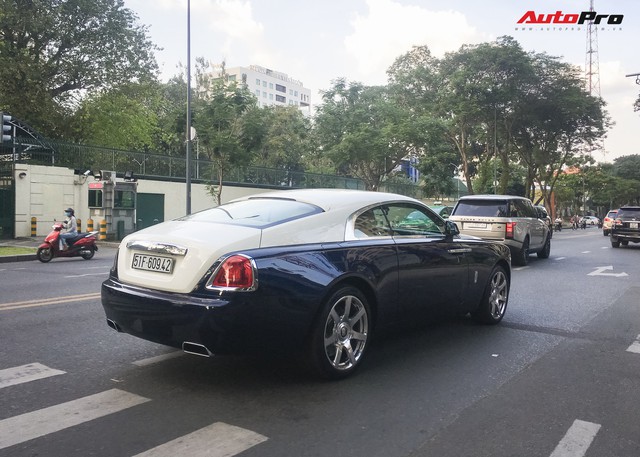 Bắt gặp Rolls-Royce Wraith thuộc bộ sưu tập hầm gửi xe triệu đô với chi tiết thu hút được nhiều sự chú ý - Ảnh 3.
