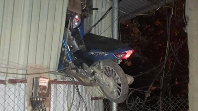 Vụ tai nạn gây hoang mang nhất ngày: Điểm "hạ cánh" của chiếc xe máy gây chú ý