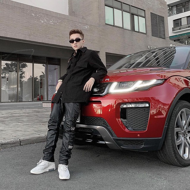 Sơn Tùng M-TP lần đầu tiên đăng hình công khai với Range Rover Evoque sau gần 3 năm mua xe - Ảnh 1.