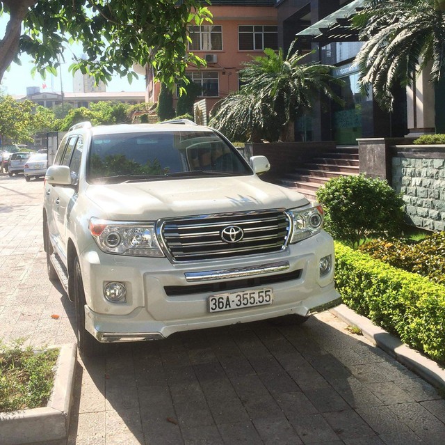 Dàn xe khủng biển đẹp của đại gia Thanh Hoá - những ‘fan cuồng’ Lexus và Toyota - Ảnh 5. Dàn xe khủng biển đẹp của đại gia Thanh Hoá - những ‘fan cuồng’ Lexus và Toyota - Ảnh 5.
