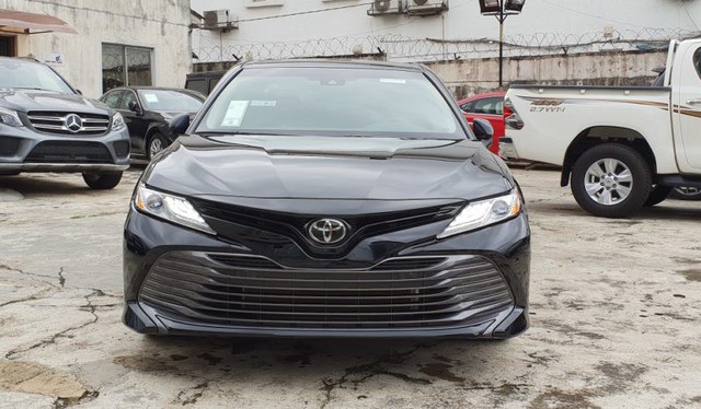 Cùng giá 2,5 tỷ đồng, chọn Toyota Camry XLE 2019 hàng độc hay Lexus ES250 2019 chính hãng? - Ảnh 8.