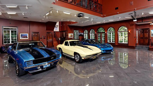 Những garage xe đáng mơ ước nhất thế giới