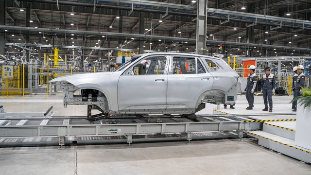 Lộ diện bộ khung vỏ VinFast Lux SA đầu tiên lắp tại Việt Nam, xe xuất xưởng ngay đầu tháng sau - Ảnh 2.