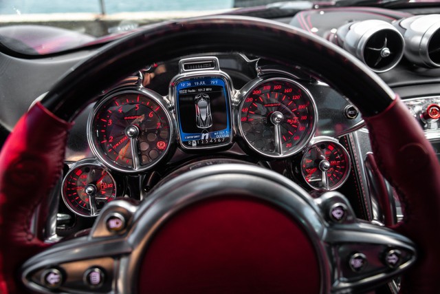 Pagani Huayra kịch độc cho đại gia thích chơi trội - Ảnh 4. Pagani Huayra kịch độc cho đại gia thích chơi trội - Ảnh 4.