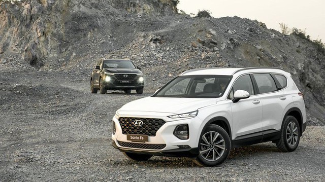 Bán gần hết lô đầu ngay tháng mở bán, Hyundai Santa Fe 2019 có gì hot?