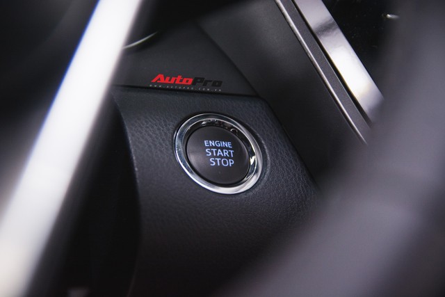 Khám phá Toyota Camry thế hệ mới đầu tiên VN: nhập Mỹ chất chơi, giá 2,5 tỷ đồng ngang Lexus ES250 - Ảnh 11.